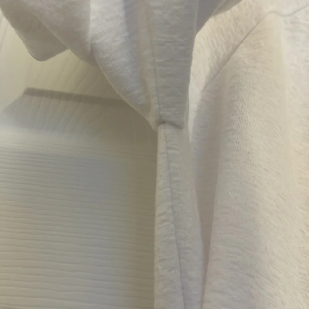 Banana Republic White wrap shirt NWOT. Size Medium - Picture 4 of 5